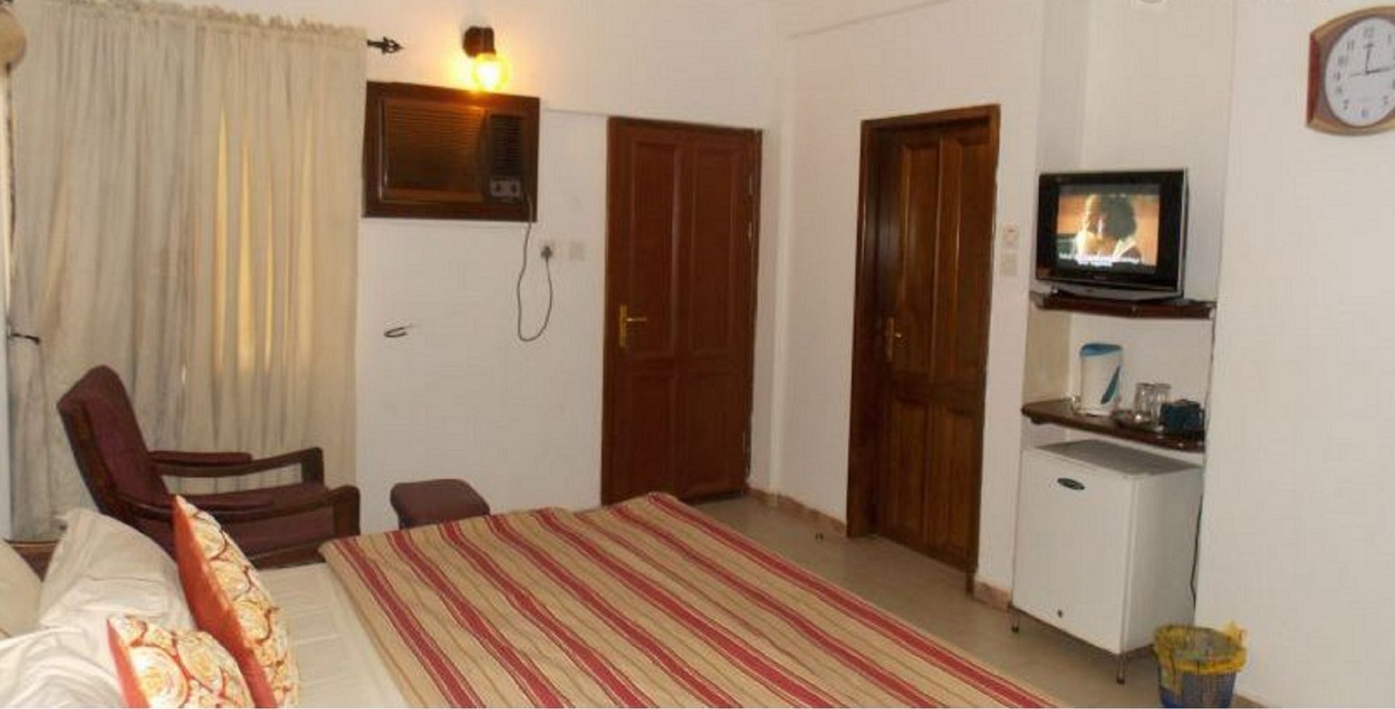 Whispering Palms Resort Magbon Екстериор снимка